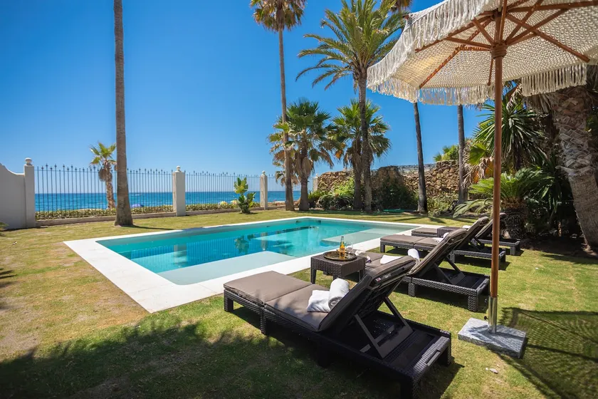 AÜA VILLA FRONT LINE BEACH - Image 1