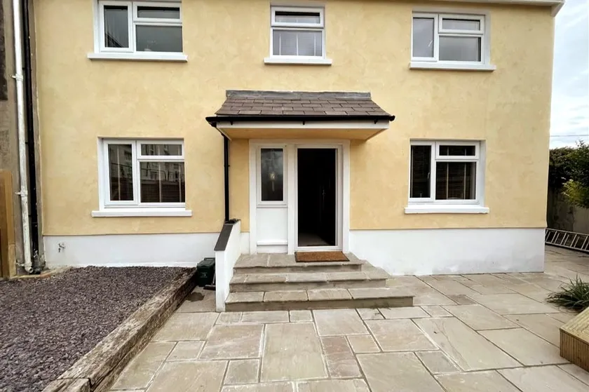 Beautiful house near town centre - Image 1