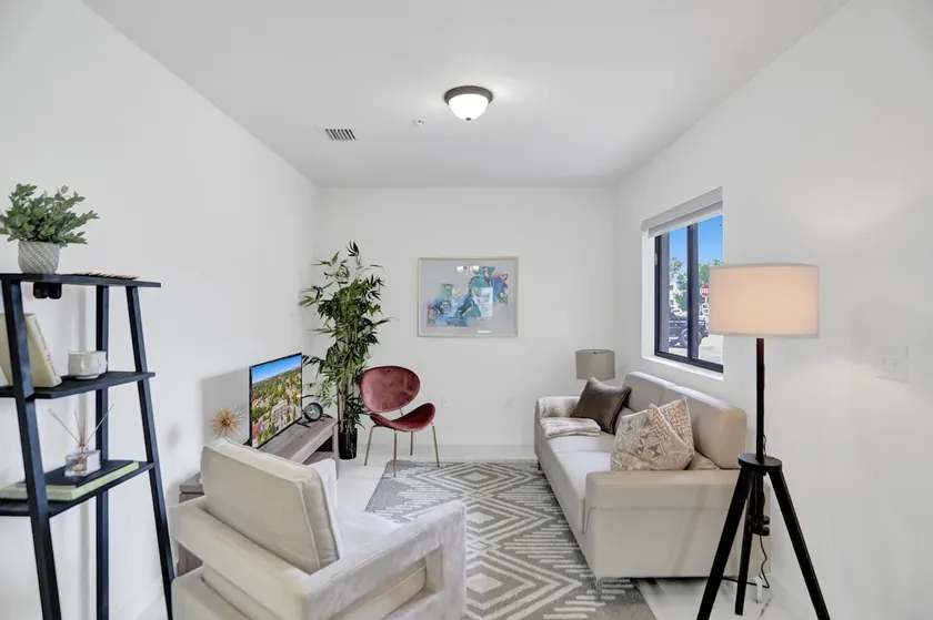 Wynwood: Ideal for Families, 2 Bedrooms and Parking - Image 1