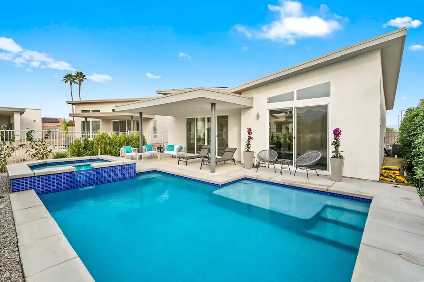 Modern Family Home with Pool/ SPA/ Mountain View - Image 1