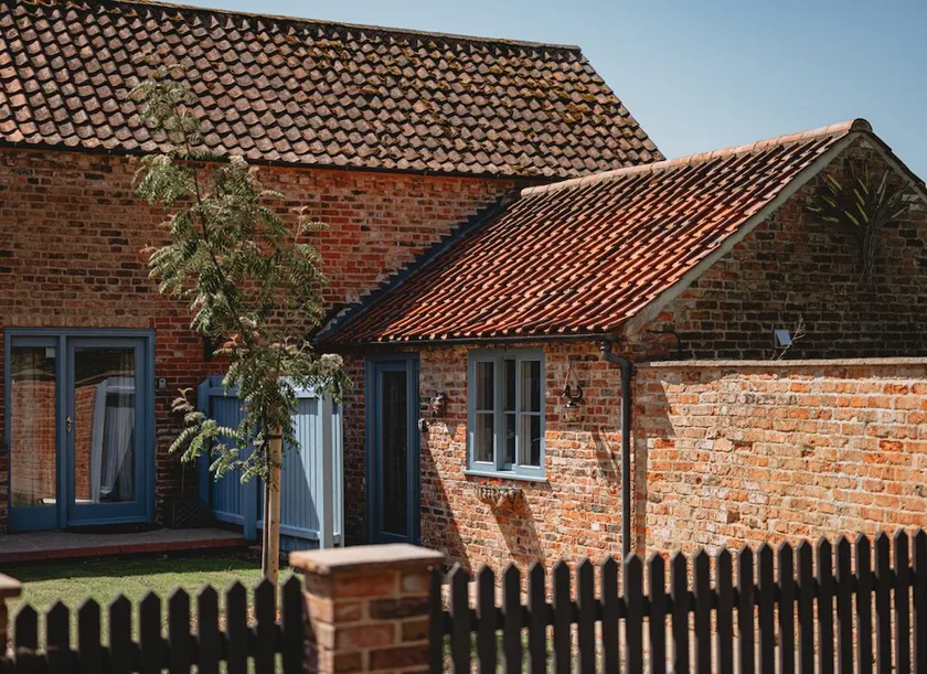 Charming rural one-bedroom barn conversion - Image 1