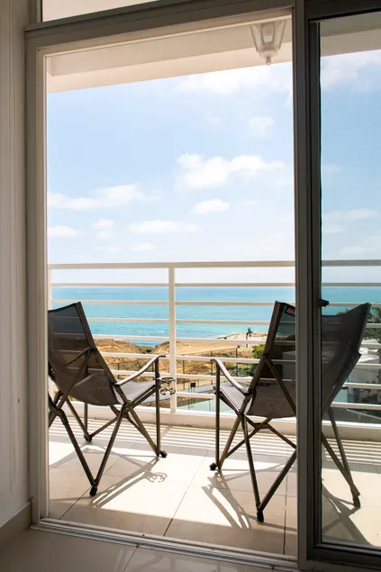 Oceanfront apartment, swimming pool, automatic check-in - Image 1