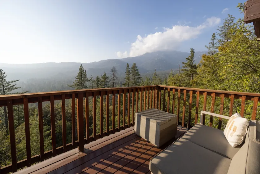 Treetop Hideout · On 2.5 Acres of Private Forest - Image 1