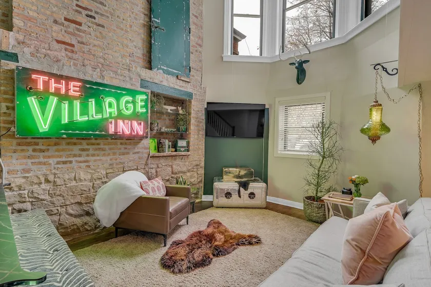 Vintage Designed 3BR Condo Near DePaul University - Image 1