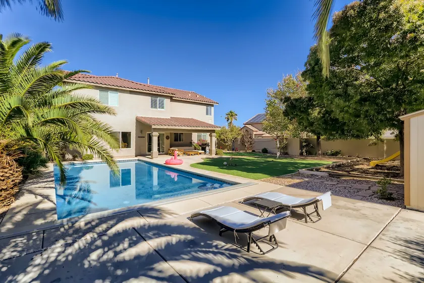 Spacious Luxury Family Retreat with Lap Pool - Image 1