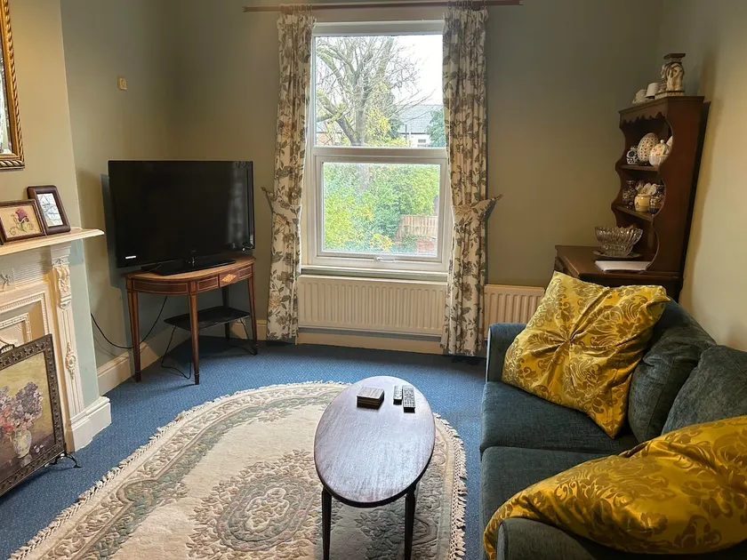 Spacious 2 bed flat in Ellesmere Port centre - Image 1