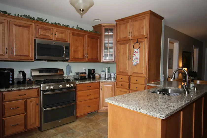 Yoder School Guest House with wifi and hot tub - Image 1