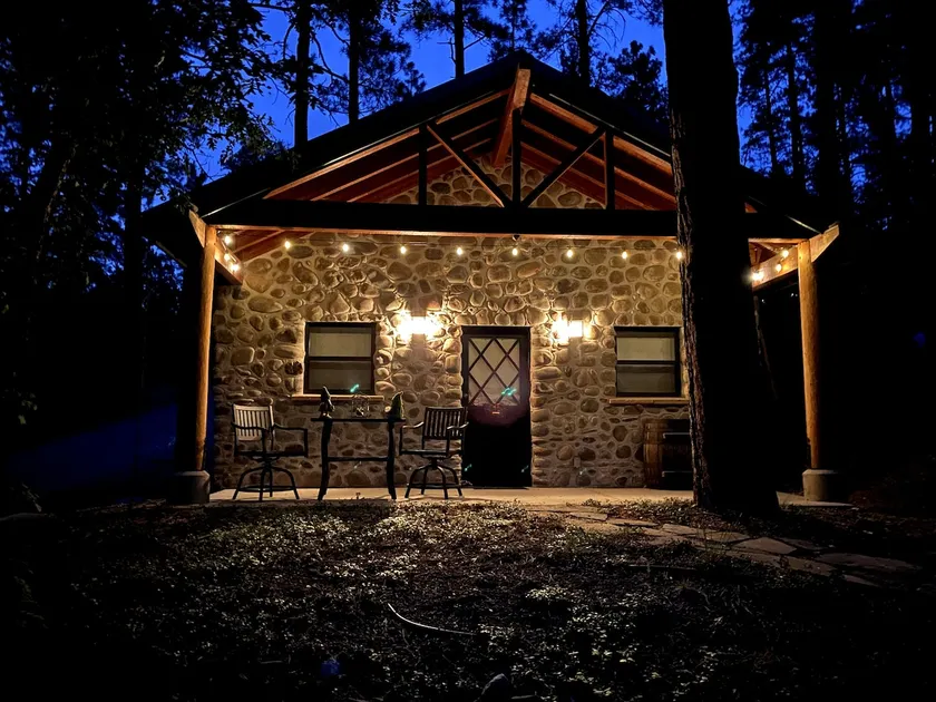 Riverstone Cottage, Bright and Airy Forest Retreat - Image 1