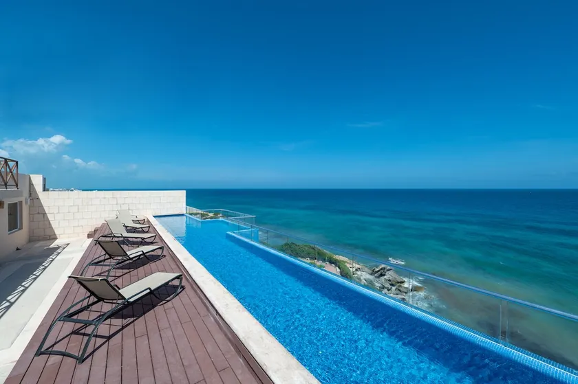 🏝Amazing views + WIFI + AC + Rooftop with pool - Image 1