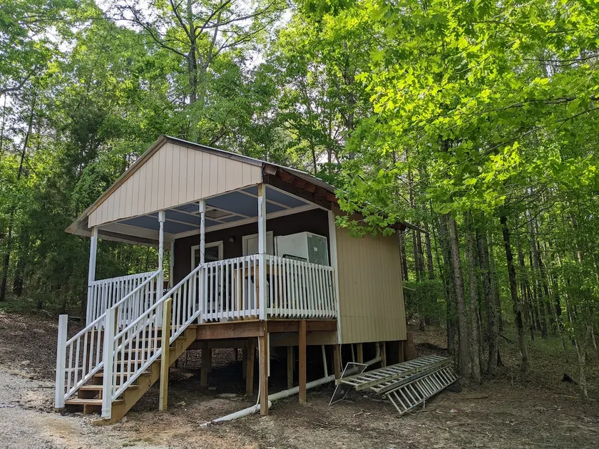 Cozy Cabin in the woods - Image 1