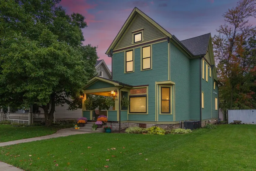 Luxury Historic Home. Executive King. - Image 1