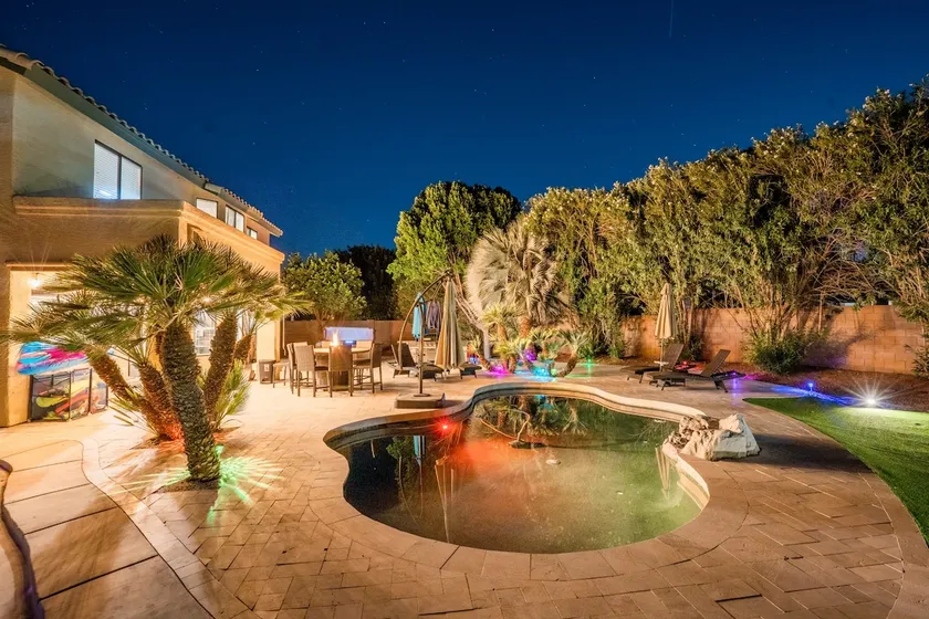 Resort Backyard | Pool, Spa & Putting Green - Image 1