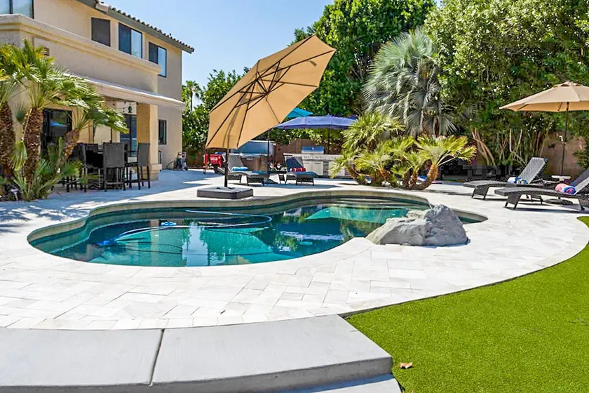 Resort Backyard | Pool, Spa & Putting Green - Image 1