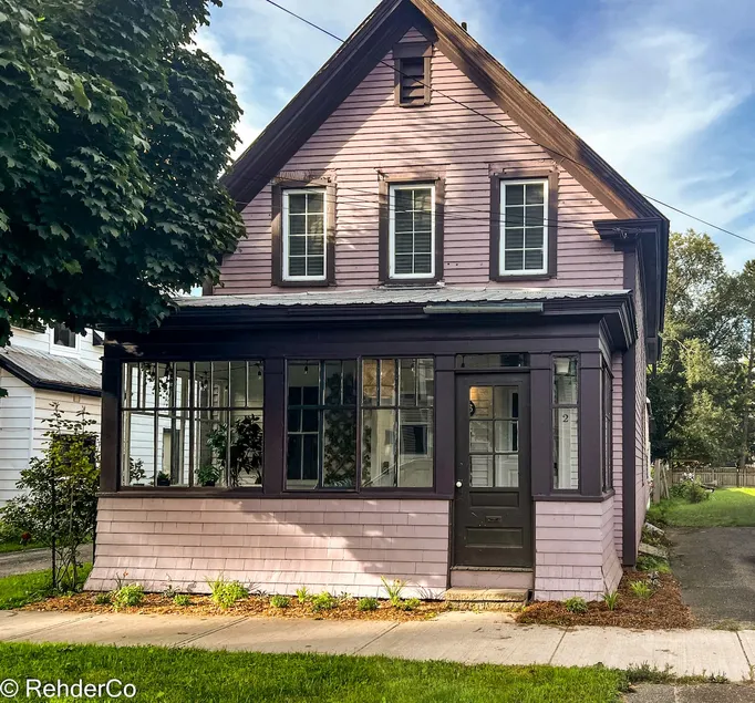 Rosé All Day | Downtown King Studio, Full Kitchen & Free Parking - Image 1