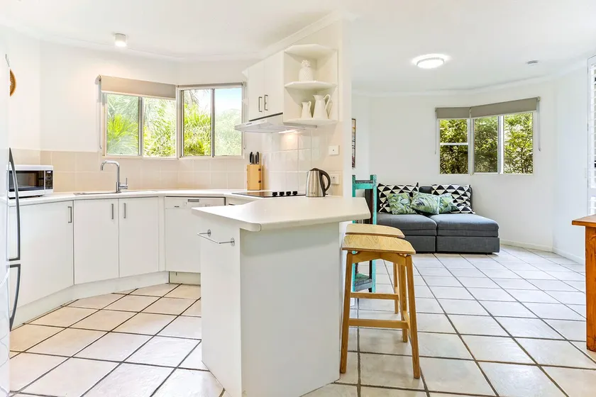 Seaside apartment minutes from Sunshine Beach - Image 1