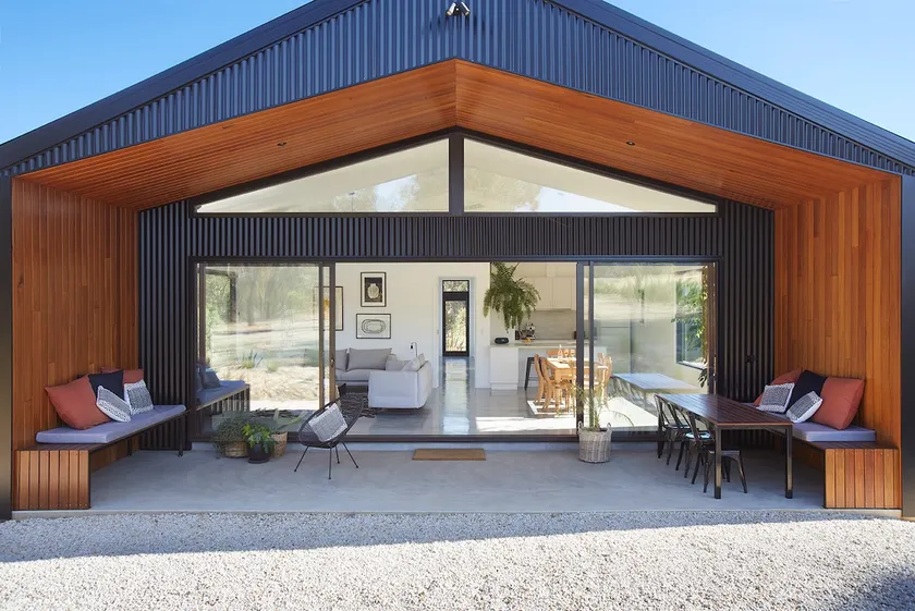 Ironbark Maldon, with outdoor spa and forest views - Image 1