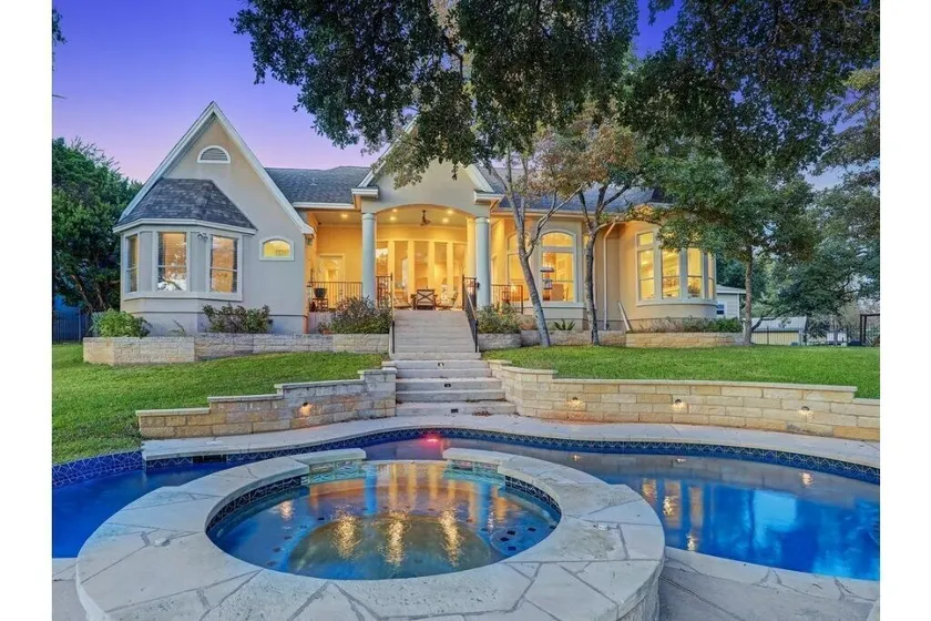 Luxury Lake House w/ Heated Pool & Multiple Spas - Image 1