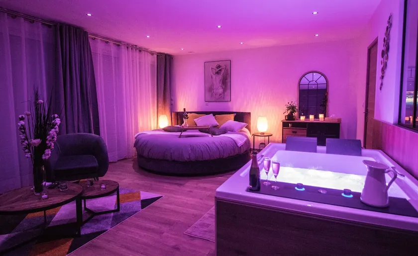 Air-conditioned Cathedral Loft with Jacuzzi - Image 1
