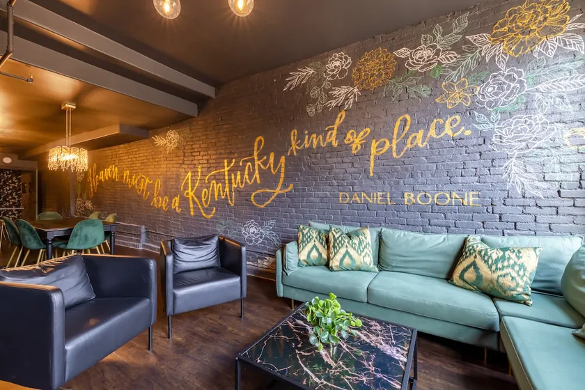 Luxury City Escape. Peaceful Retreat by Hollyhock - Image 1