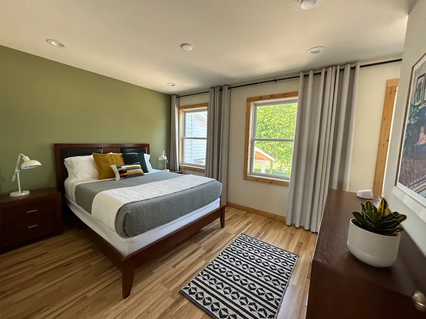 Cozy Downtown Flat with Historic Waterfront Views - Image 1