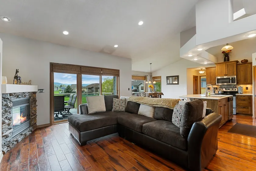 King Bed, Stunning Views, Large Home, Central AC - Image 1