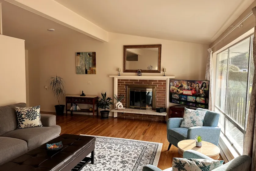 Charming City Home with Professional WFH Setup & AC - Image 1