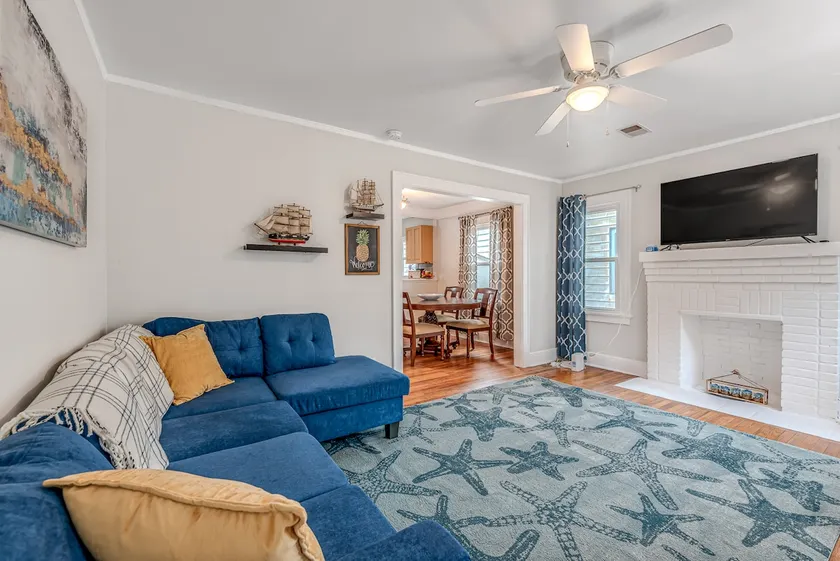 Park Circle retreat w King Bed Suite close to everything fun in CHS - Image 1
