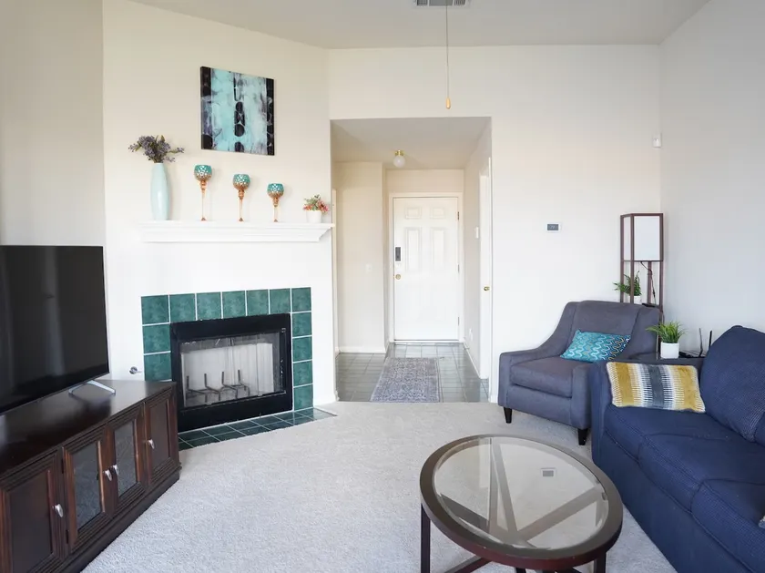 Cozy 3-bedroom house just 3 minutes from COTA - Image 1