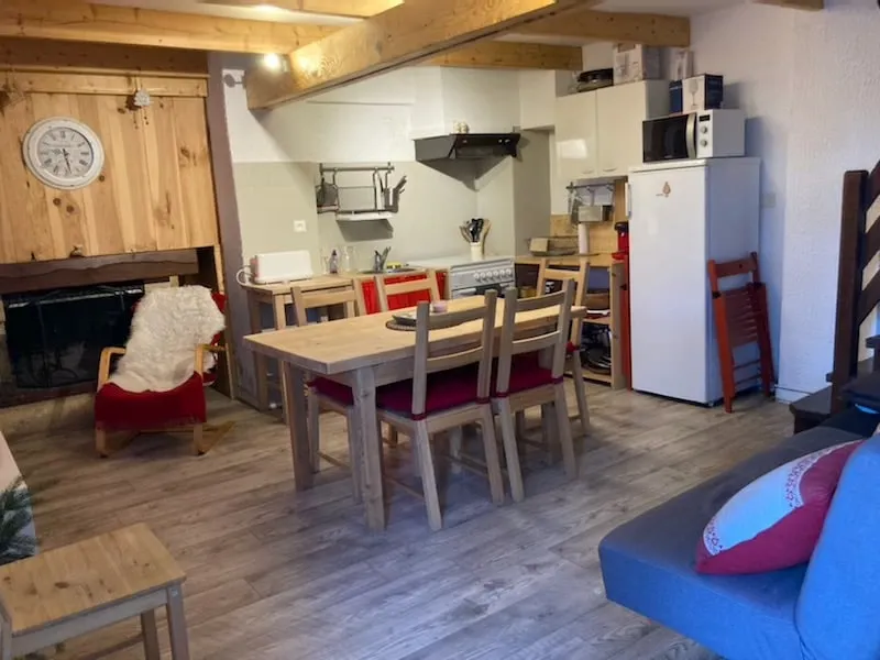 Charming Guzet chalet with fireplace, linen option - Image 1