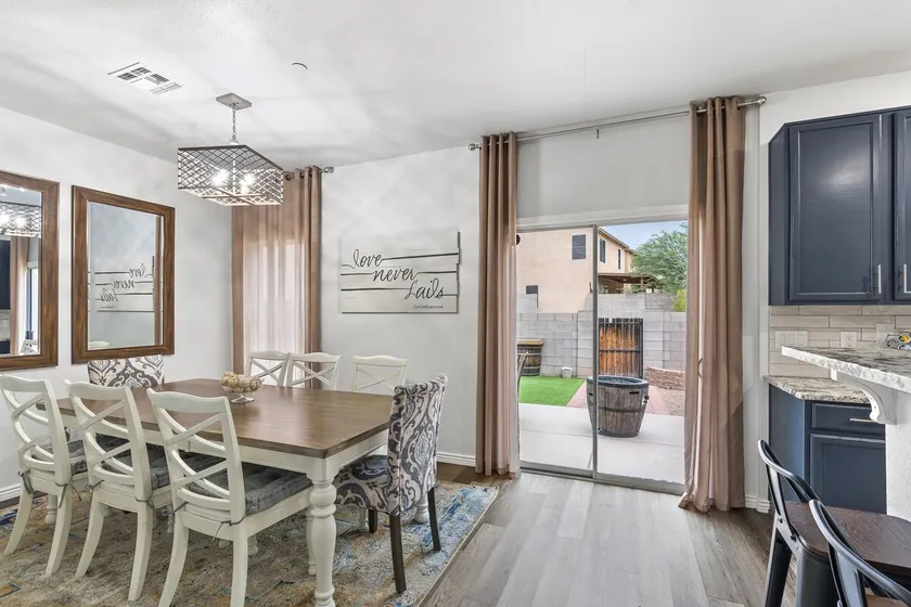 NW Remodeled 3 bed, 3 bath Beauty! - Image 1