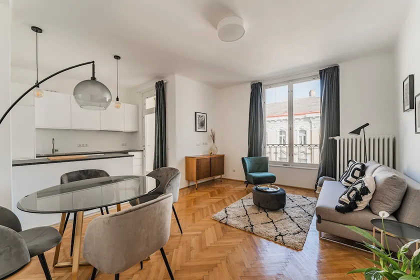 STYLISH BOHO CITY APARTMENT WITH BALCONY - Image 1