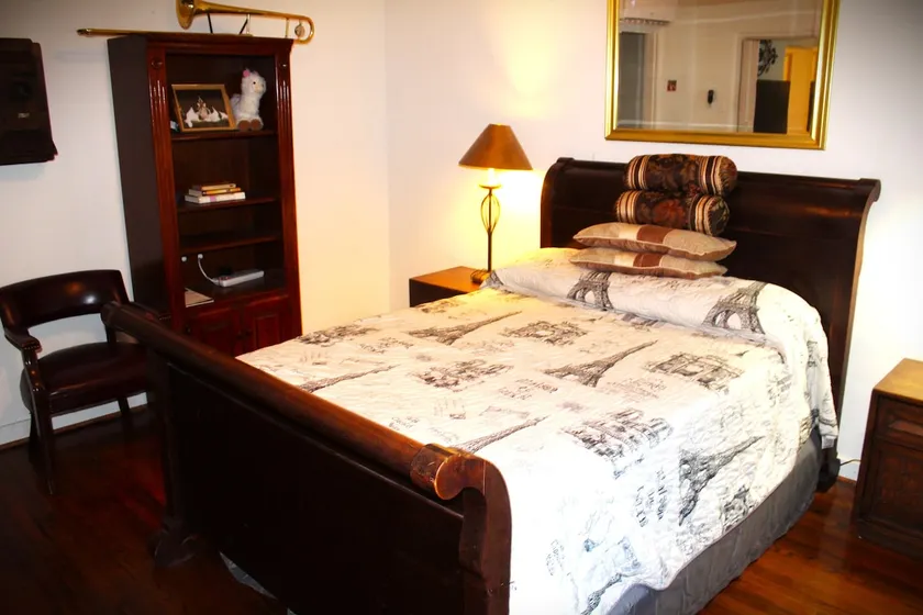 Holly Street Suite-A Clean Pet Friendly w No Fees! - Image 1