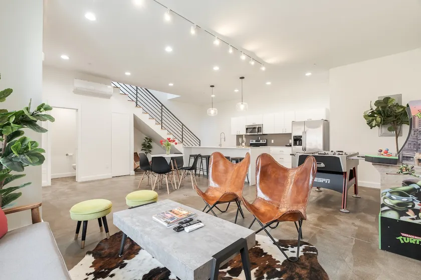 Skyline-Blick Modernes 3-Ebenen Apartment in der Innenstadt OKC #B - Image 1