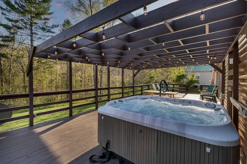 Hot Tub, Large game area, Fall and Holiday dates now available! - Image 1