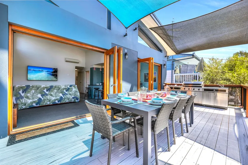 Sails to Sea - 4 Bedroom Pet Friendly - Image 1