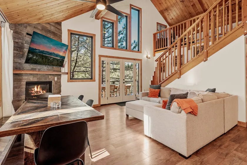 Upscale cabin, mini-split AC, spa, pool table - Image 1