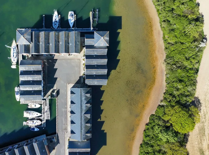 Olive House- 4 bedroom property on the harbour! - Image 1