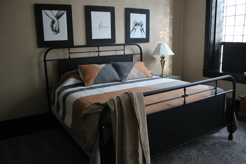 Lovely Private Apartment in downtown Seymour! - Image 1