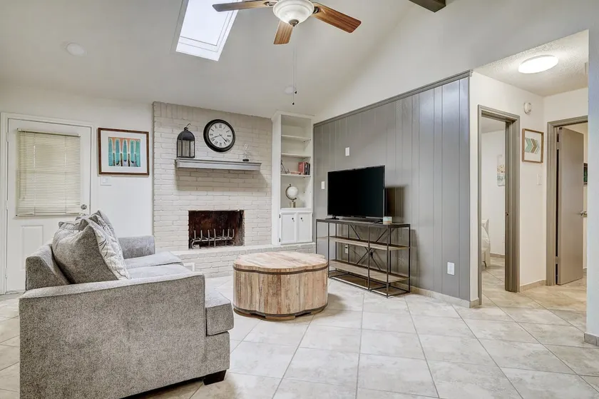 Hutto 4 Bedroom - Spacious - Lovely Private Home - Image 1