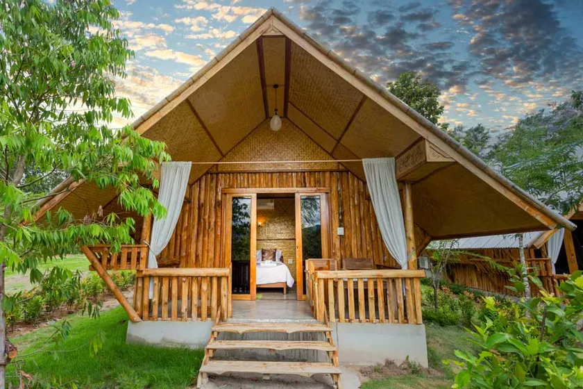 Hin Khong Villa bungalow with two single beds - Image 1