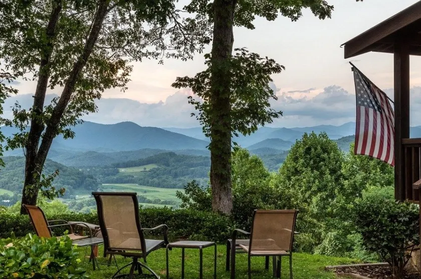 Majestic Mtn Top • Views • 5 Min to Bryson City - Image 1