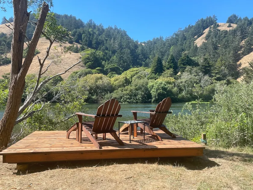 Riverfront cottage w/ hot tub, lush gardens, privacy & river access, pets ok! - Image 1