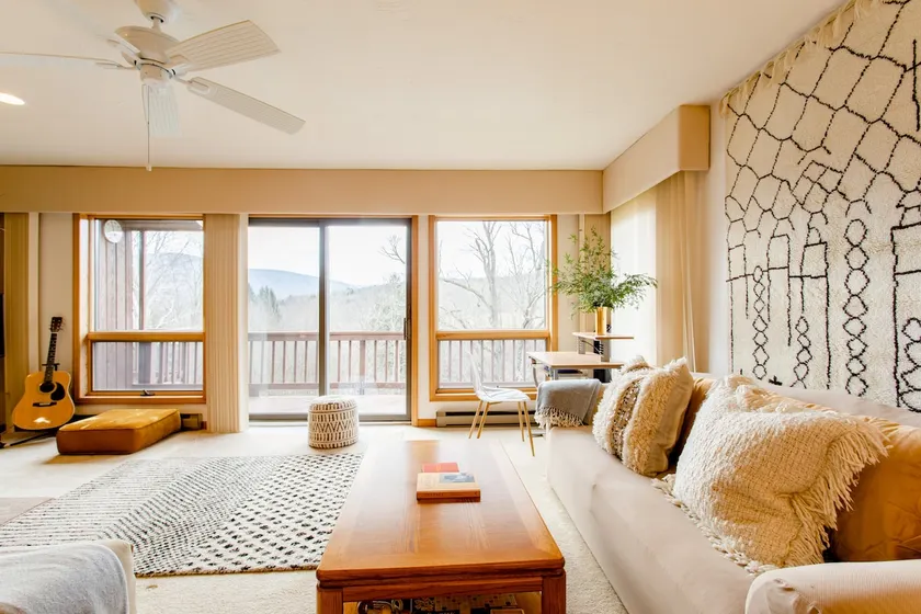 Stunning Views • Bright 2BR • Pool • Near Farm • Lakes • Farm - Image 1