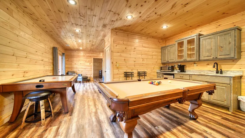 Highland Hideaway- Hot tub-Pool Table-Air Hockey - Image 1