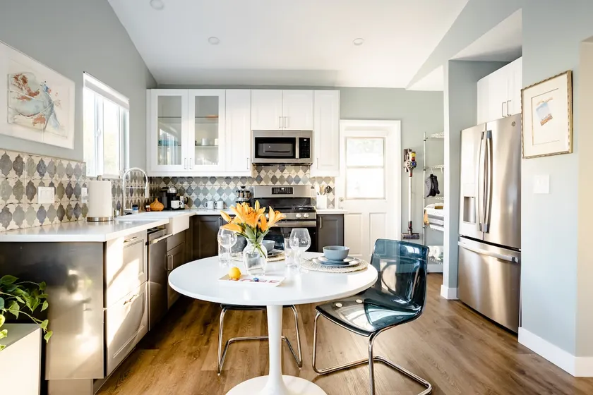Cozy Rose Bowl Guesthouse-Walkable & Well-Equipped - Image 1