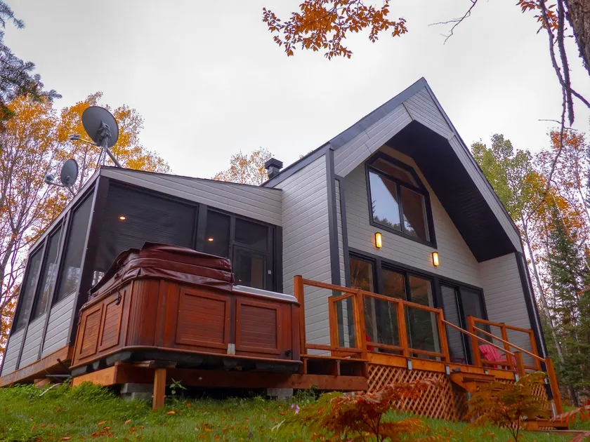 Chalet de La Falaise by the water! - Image 1