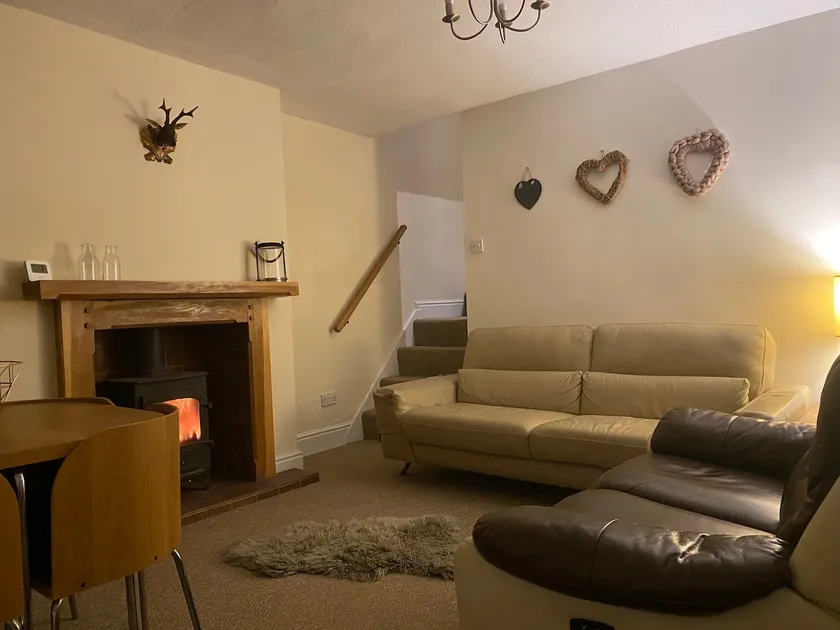 A cosy 2 bedroom family friendly living space - Image 1