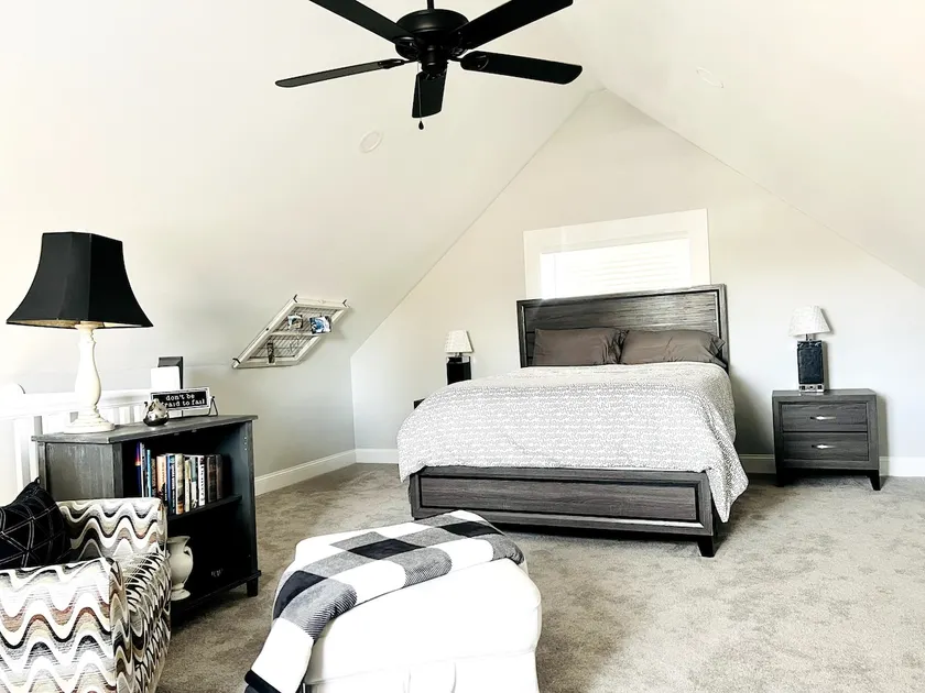 Bright and cozy loft cottage guest house. - Image 1