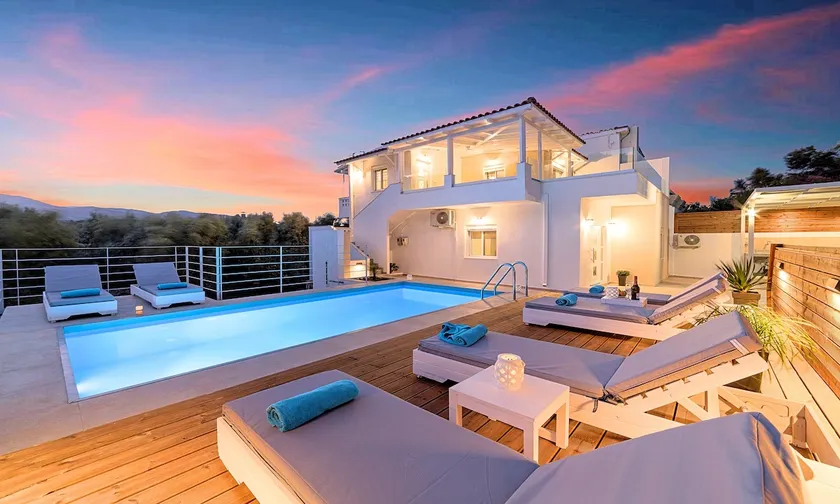 Etoile Villa Heated Pool - Image 1