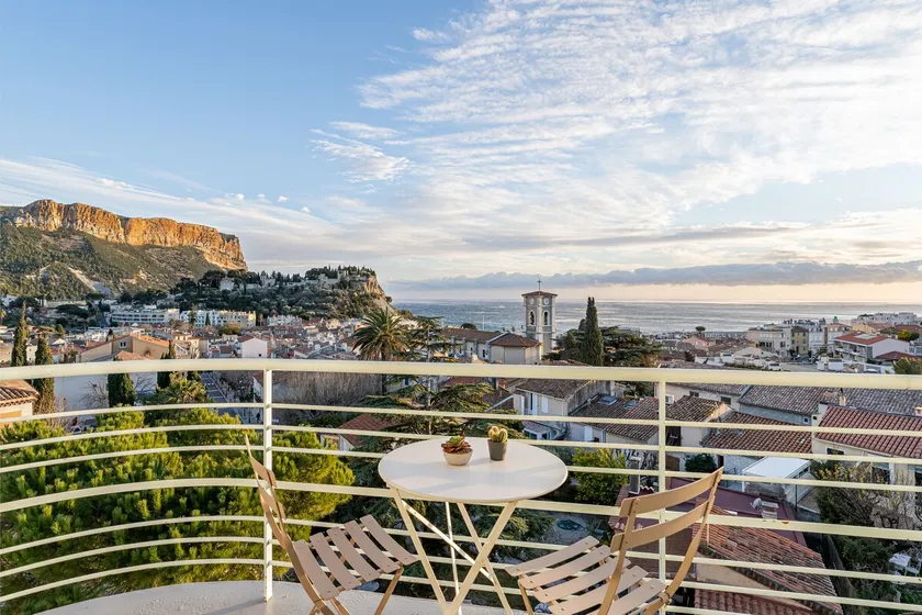 Indigo-Calm, spacious, stunning views 2 terraces - Image 1